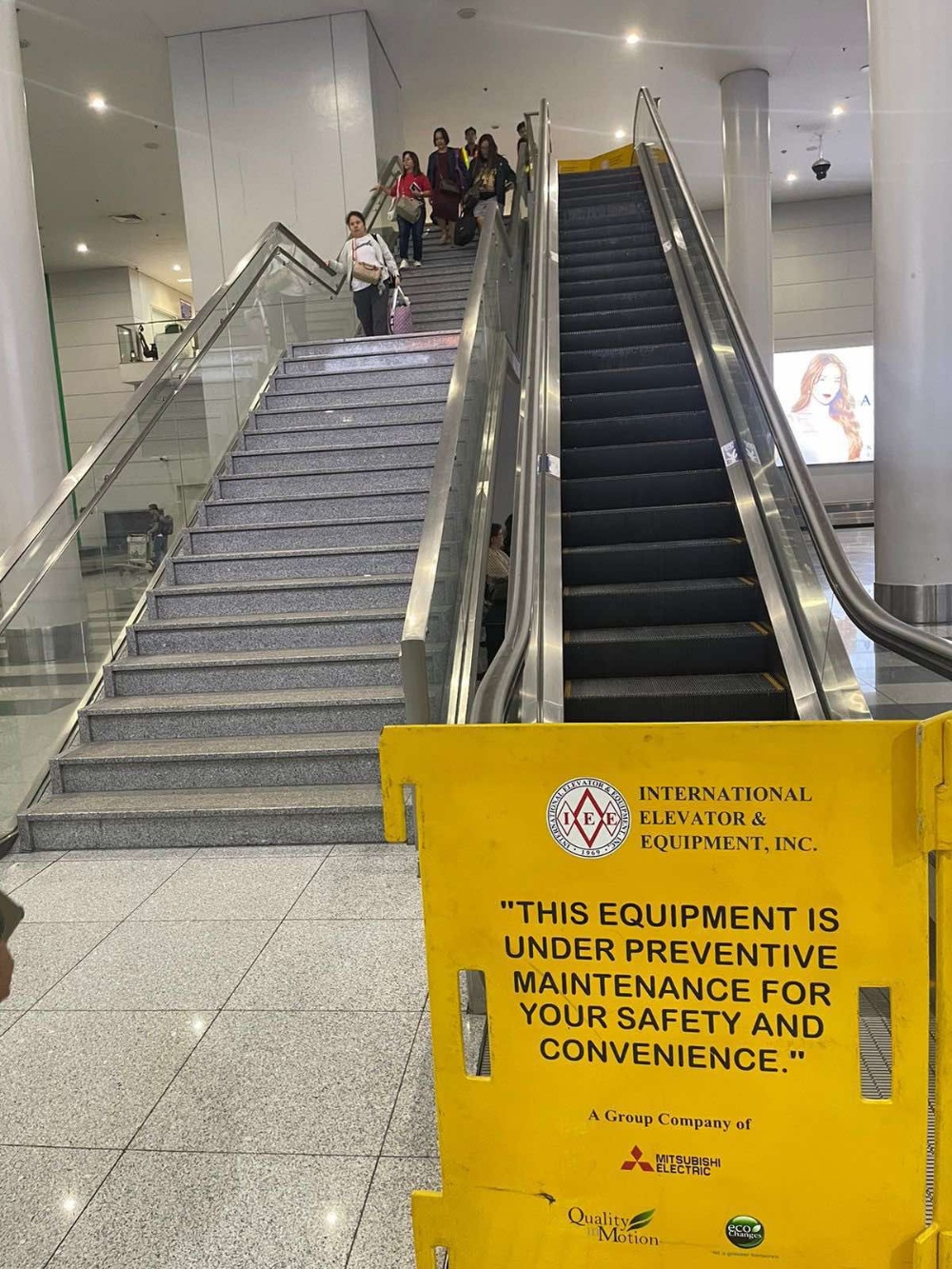 NAIA机场手扶梯坏了两个月还没好 参议长:交给SM一天就修好