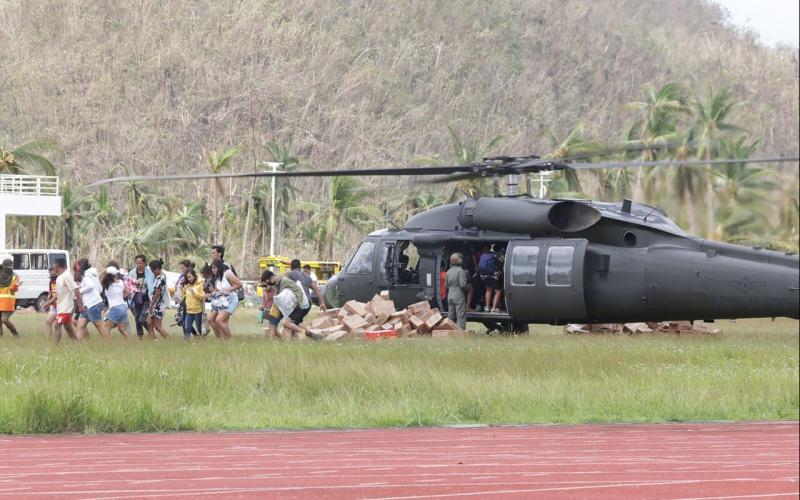 为应付救灾行动 菲将采购32架新黑鹰直升机