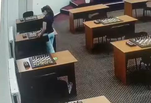 过于狠毒！俄一国际象棋女棋手在棋盘涂水银毒晕对手